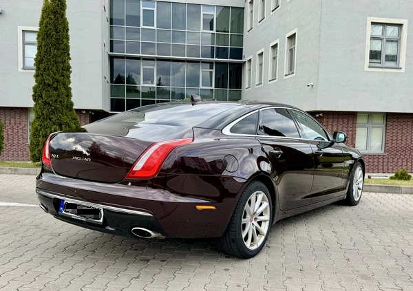 Jaguar XJ cena 109000 przebieg: 205000, rok produkcji 2016 z Wałbrzych małe 121